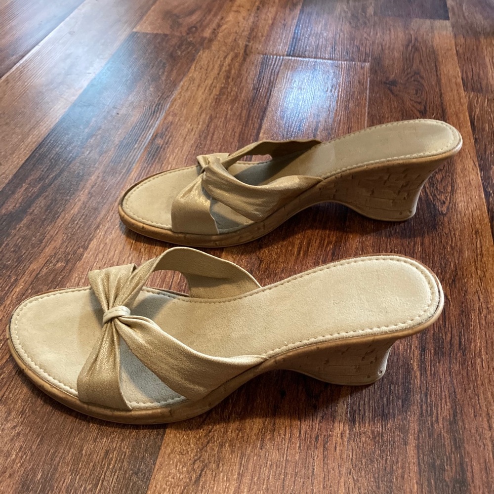 Sandals - Picture 3 of 3